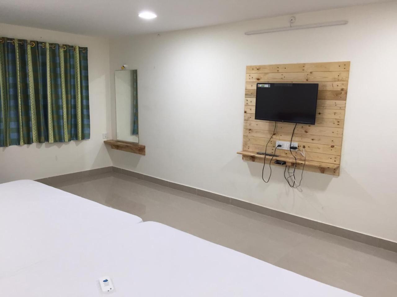 Aditi Rooms Tiruchirappalli Экстерьер фото